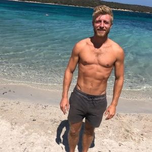 Meet your Posher, Sam